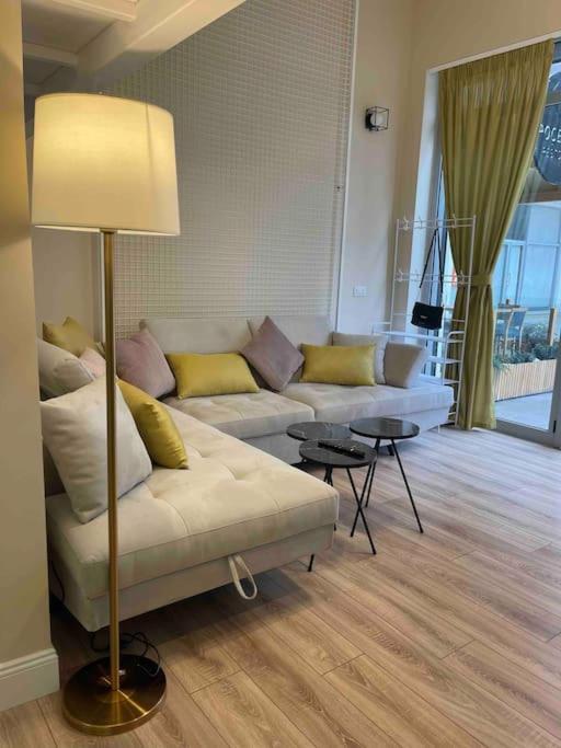 Lovely Apartment In Pogradec City With A Lake View Buitenkant foto