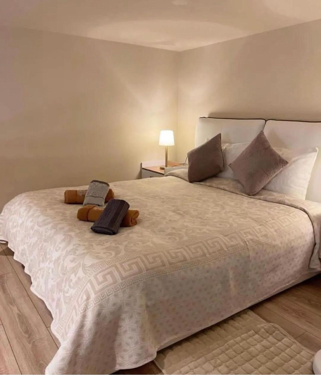 Lovely Apartment In Pogradec City With A Lake View Buitenkant foto